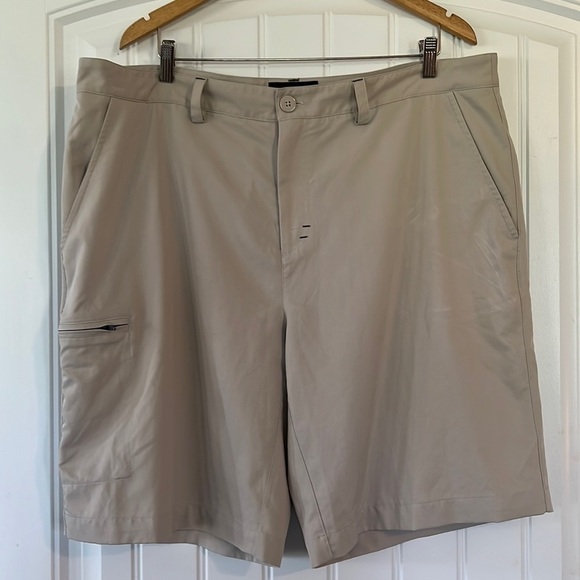 St Andrews of Scotland Dri Fit Golf Shorts Size 42 - Picture 1 of 5